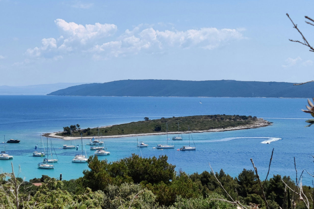 Deň 13: Drvenik → Žirje (~20 NM)