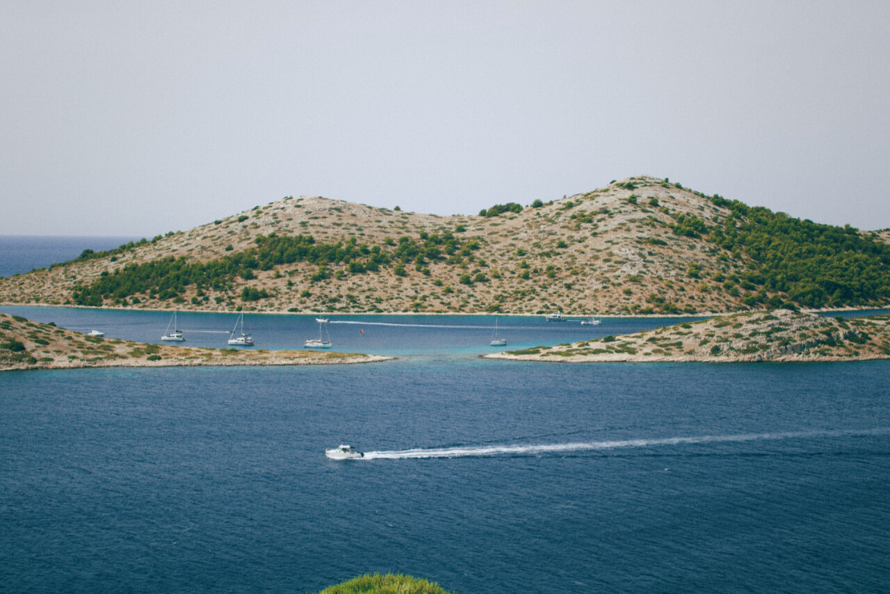 Boats sailing through Koranti archipelago