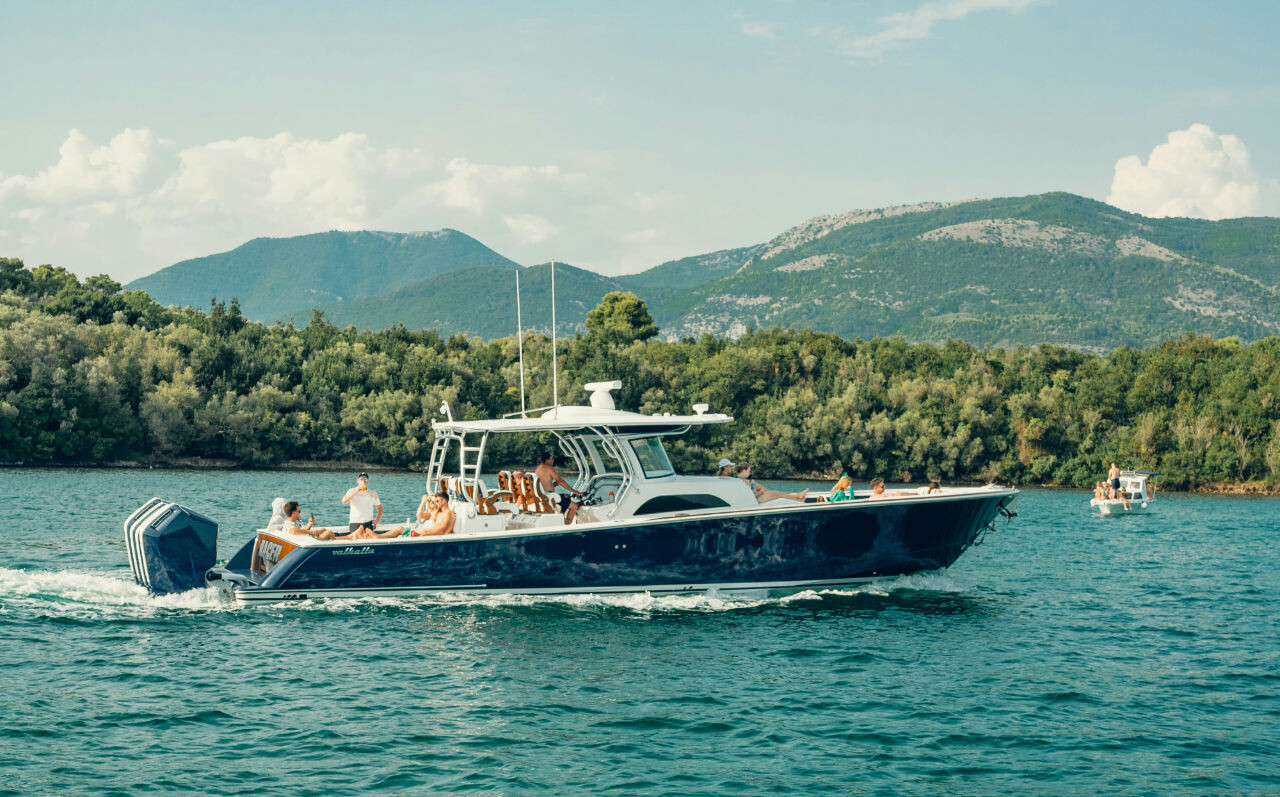 Motor Yacht cruising in Zadar region