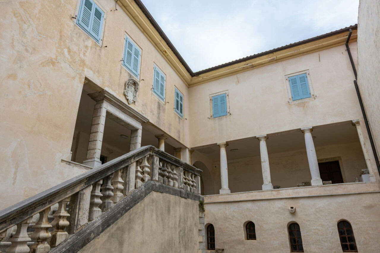 Cortile storico a Pore0d