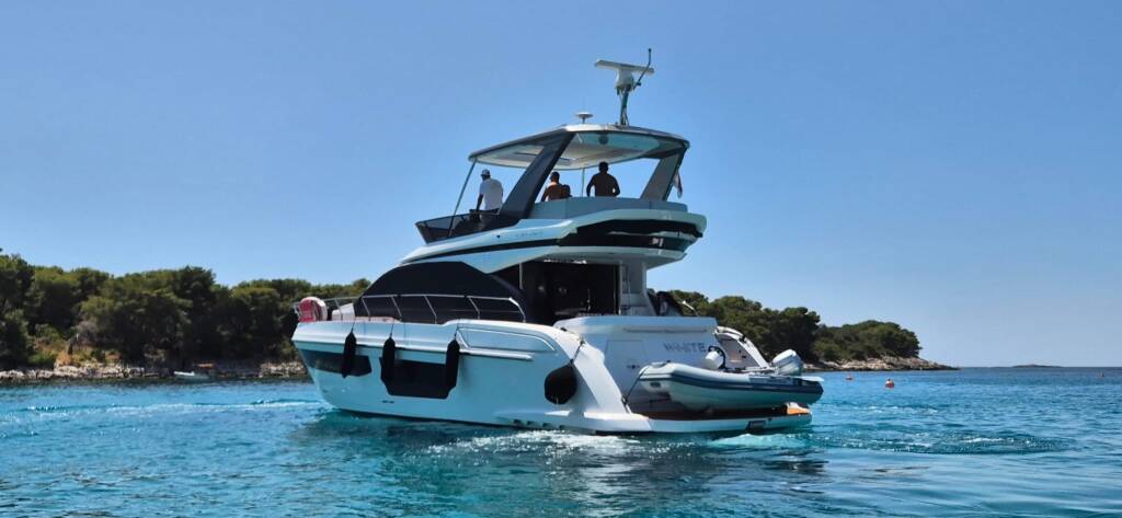 Azimut 53 White