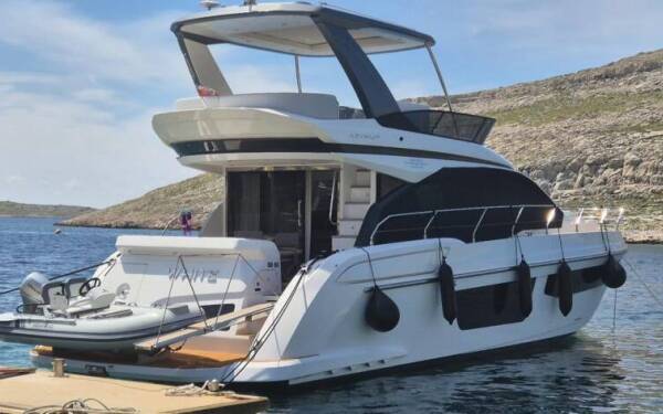 Azimut 53 White