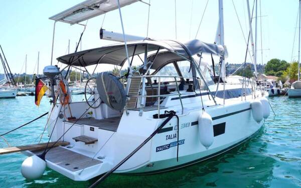 Bavaria C38 Talia