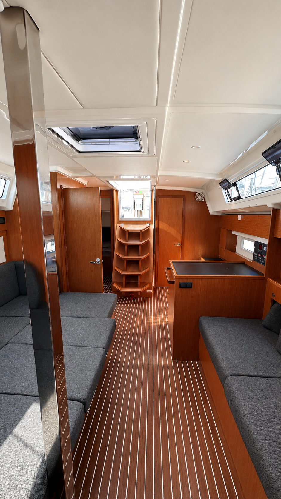 Bavaria C42 Silver VII