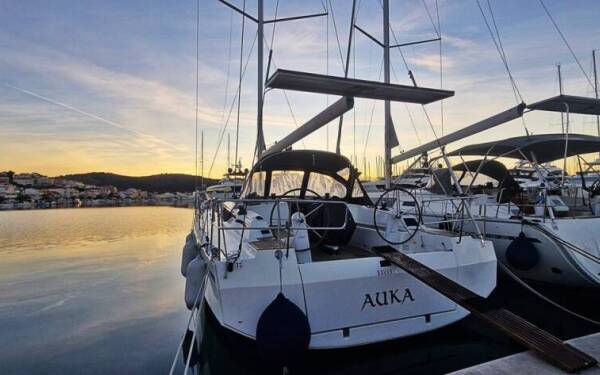 Bavaria C42 Auka