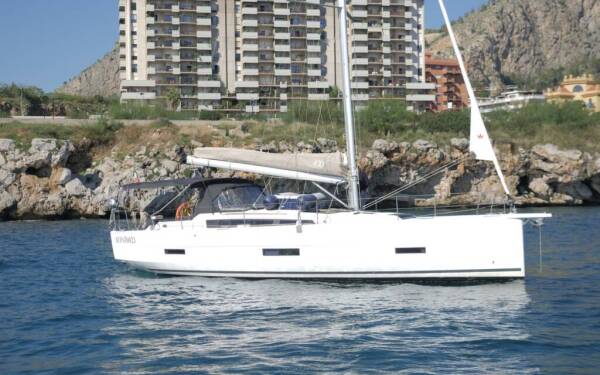 Dufour 430 Bloody Mary