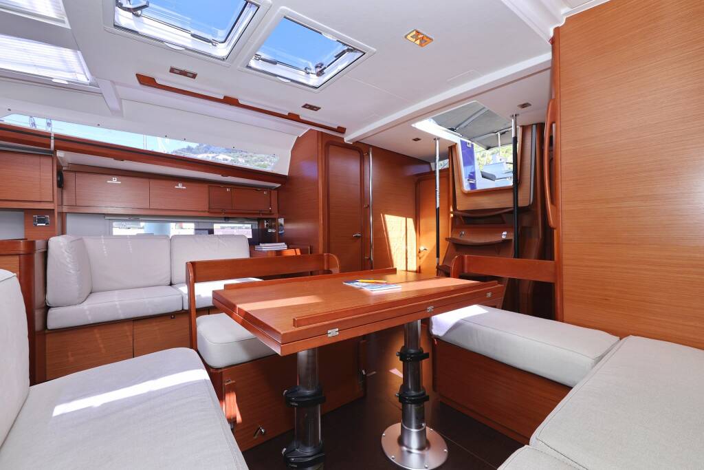 Dufour 520 GL Lateja