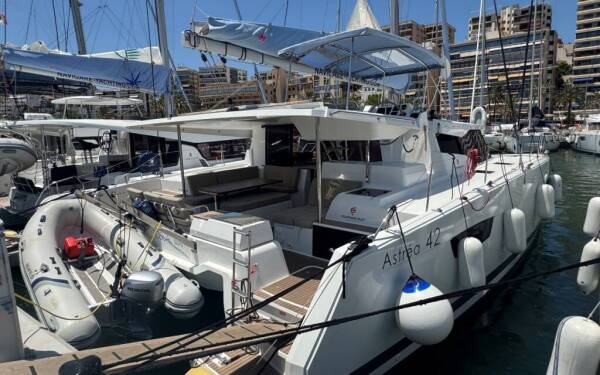 Fountaine Pajot Astrea 42 Quatuor Rosual Mar