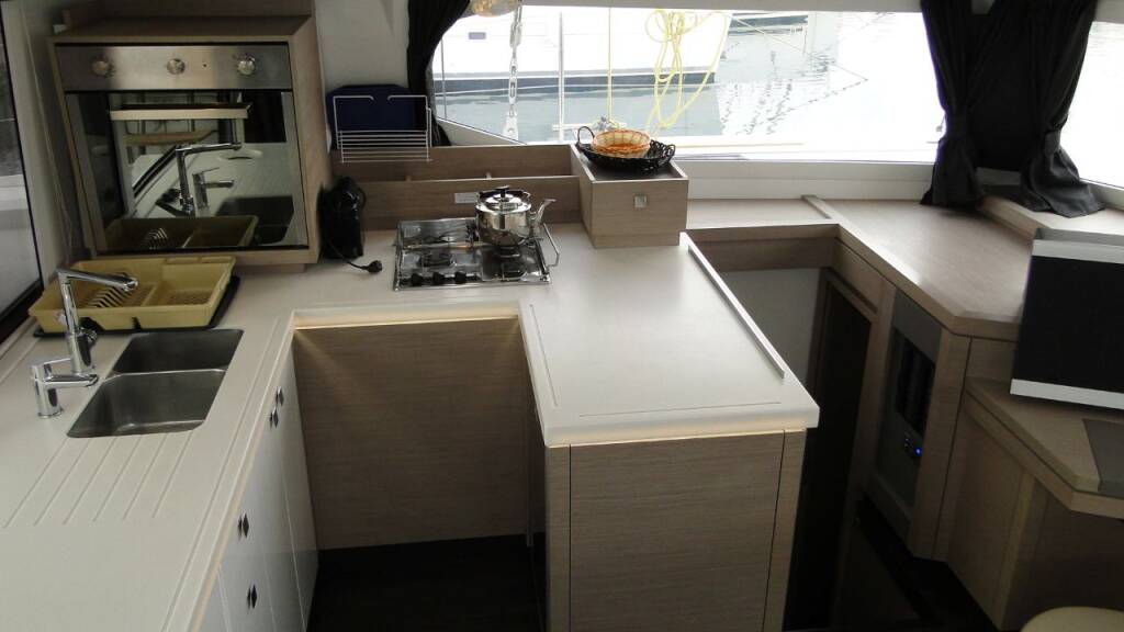 Fountaine Pajot Astrea 42 MARLIN II