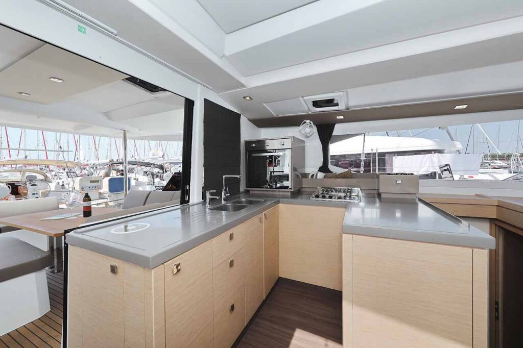 Fountaine Pajot Astrea 42 Bella V