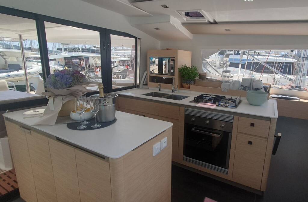 Fountaine Pajot Aura 51 Sunrise
