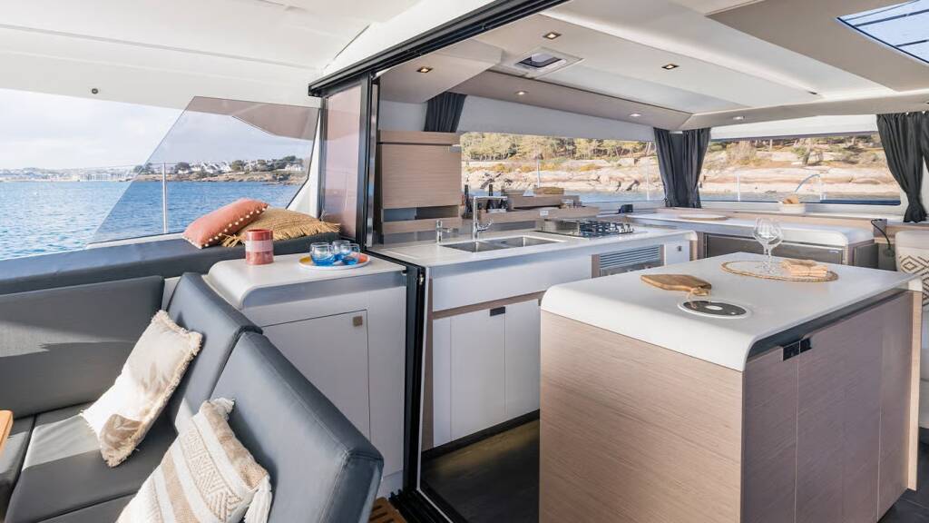 Fountaine Pajot Aura 51 Mer Sea