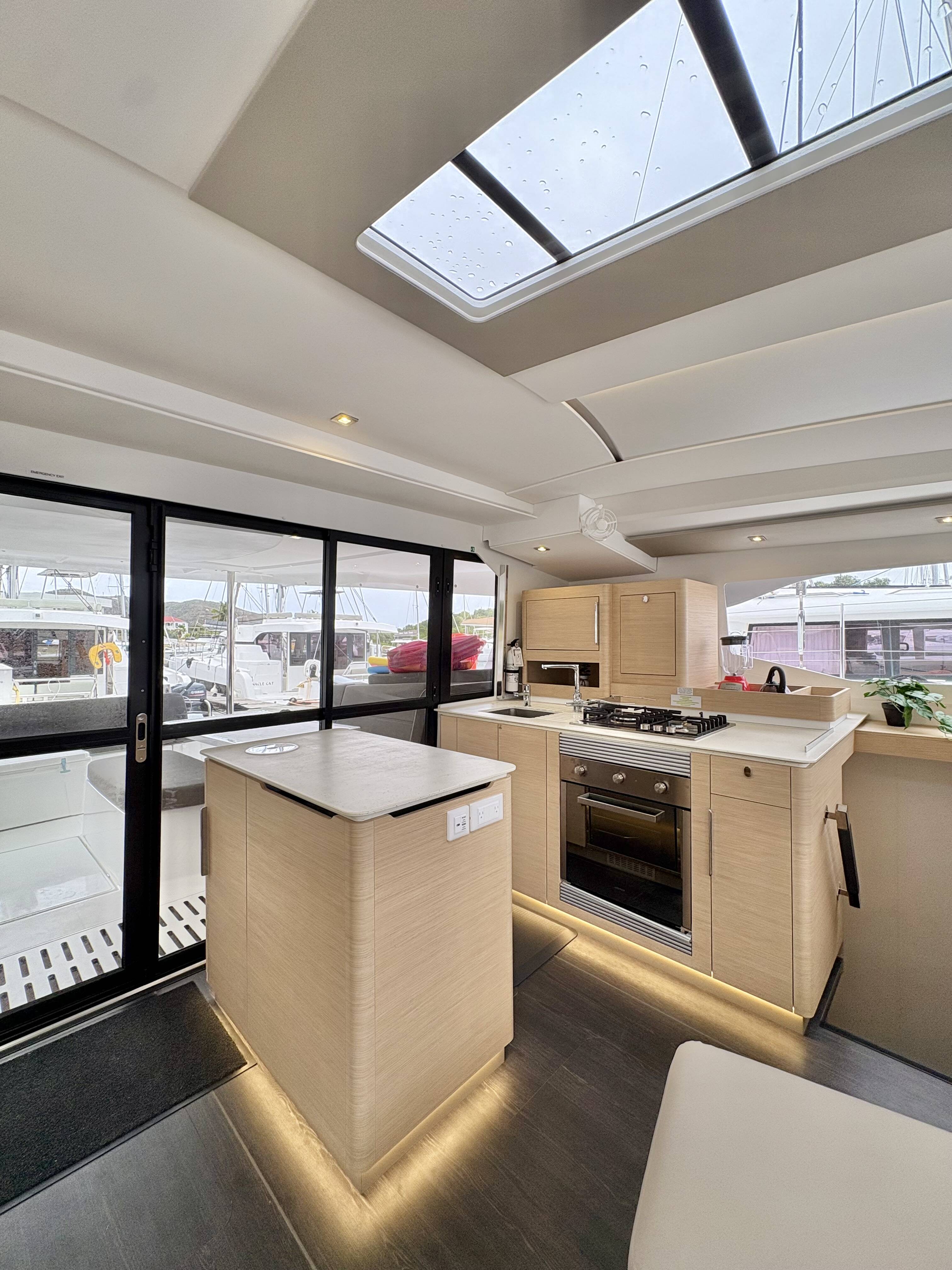 Fountaine Pajot FP 44 Quatuor Emma Rose