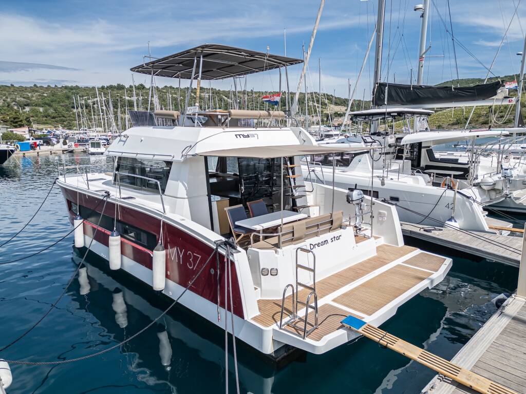 Fountaine Pajot MY 37 Dream Star