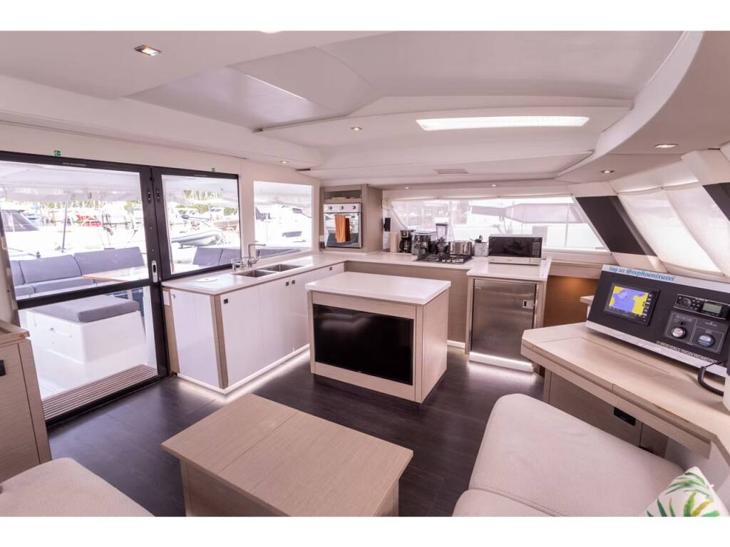 Fountaine Pajot Saba 50 Phoenix