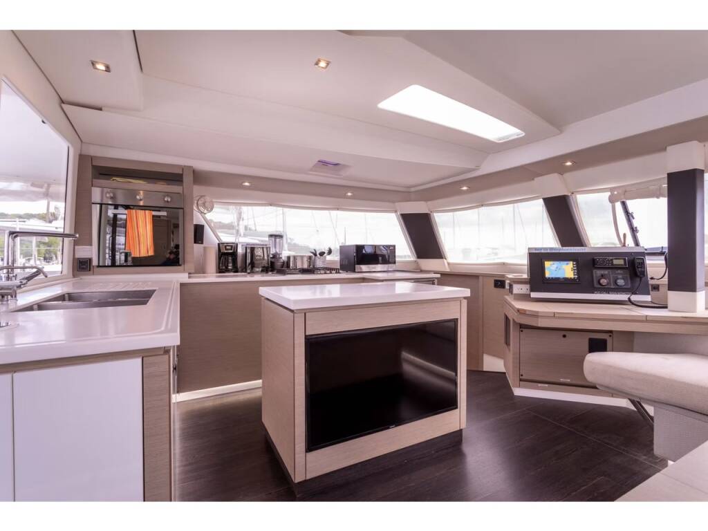 Fountaine Pajot Saba 50 Phoenix