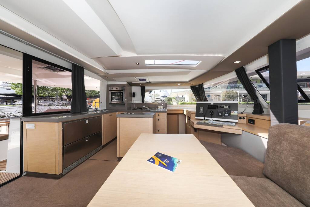 Fountaine Pajot Saona 47 Quintet Nina V