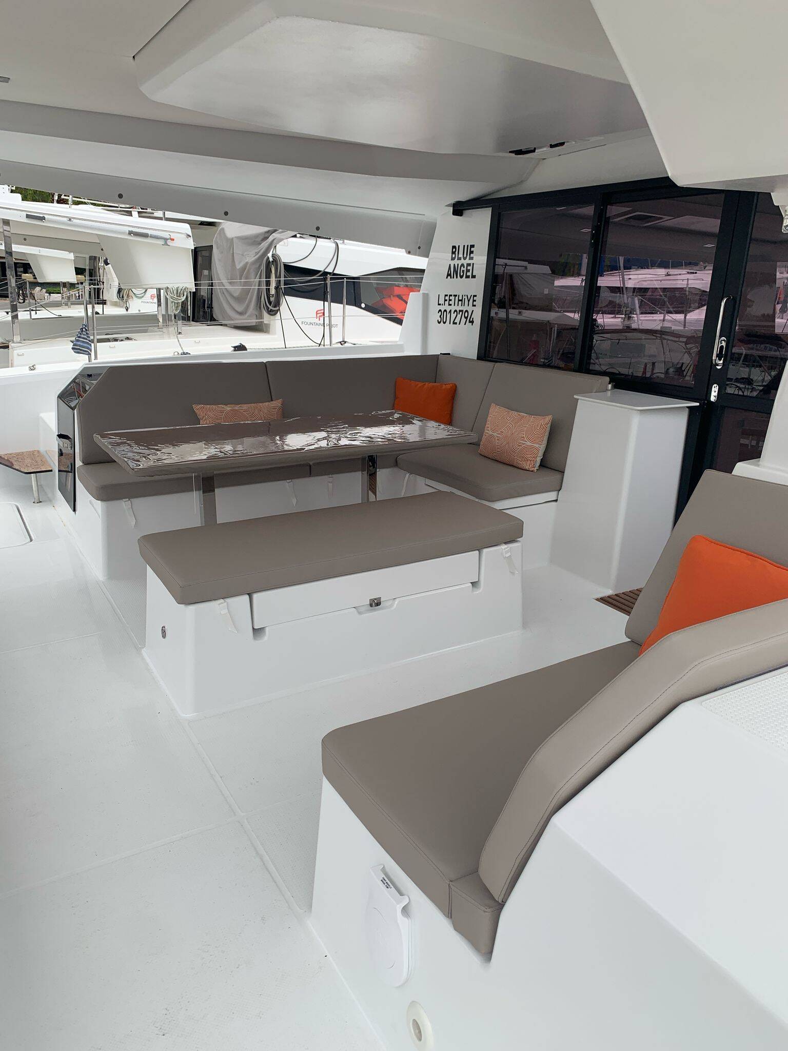 Fountaine Pajot Tanna 47 Blue Angel