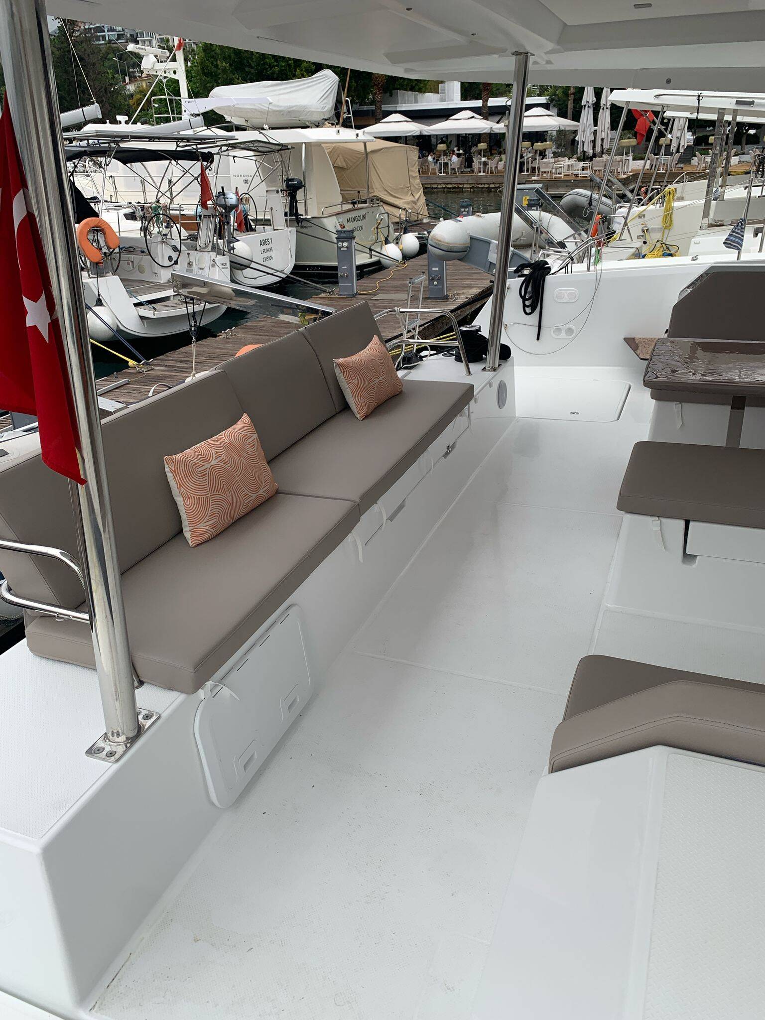 Fountaine Pajot Tanna 47 Blue Angel