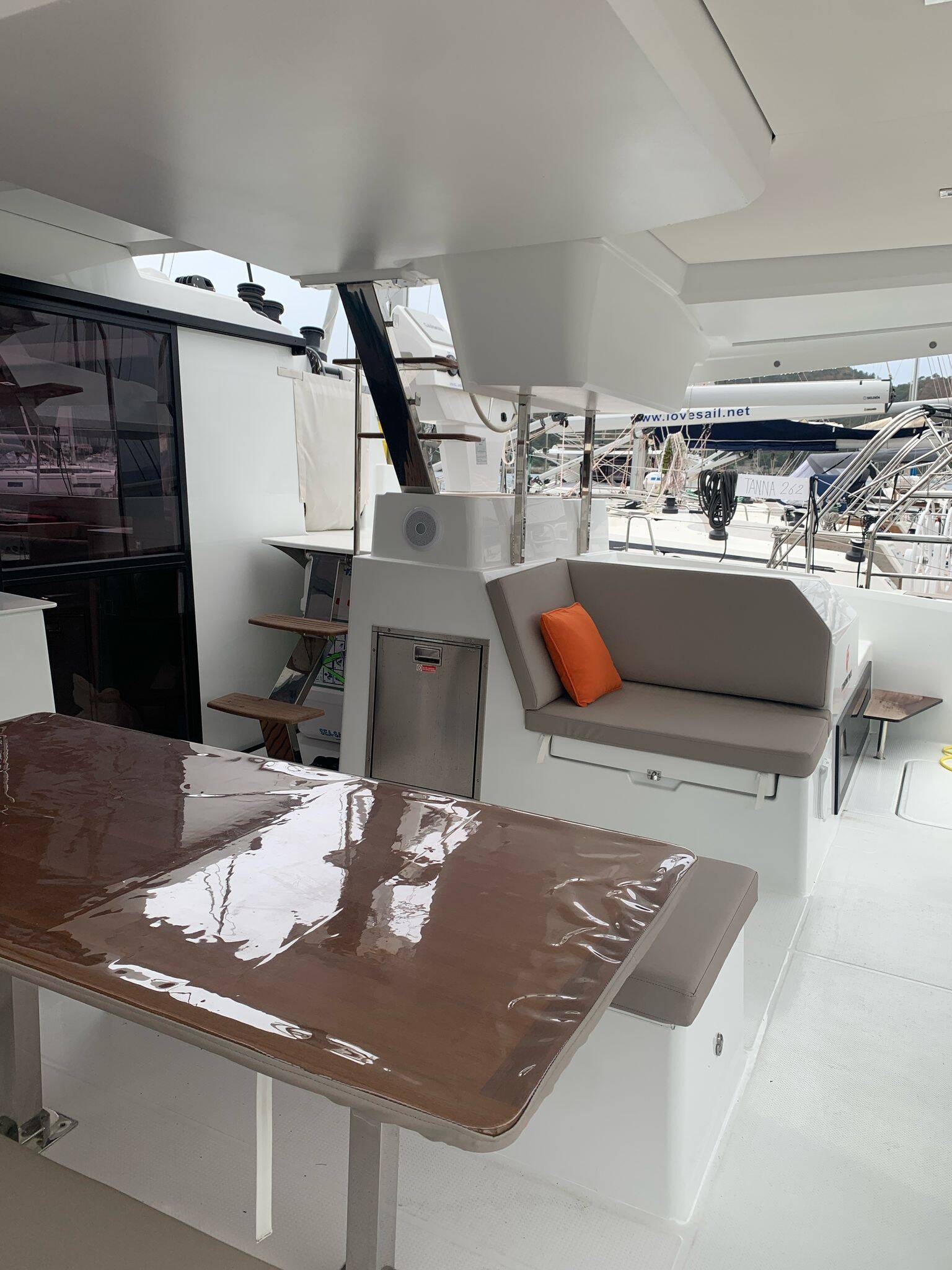 Fountaine Pajot Tanna 47 Blue Angel