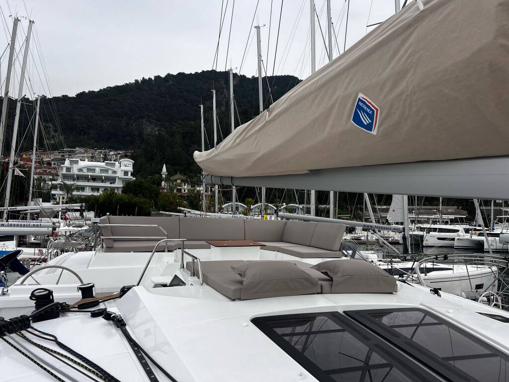 Fountaine Pajot Tanna 47 Blue Angel