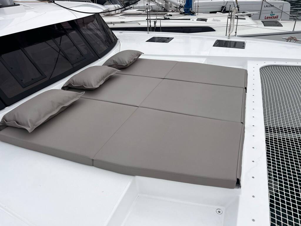 Fountaine Pajot Tanna 47 Blue Angel
