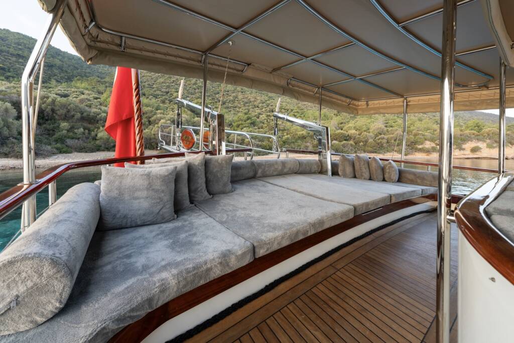 Gözdem The One Gözdem The One 