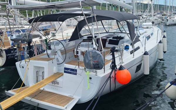 Hanse 458 Apple