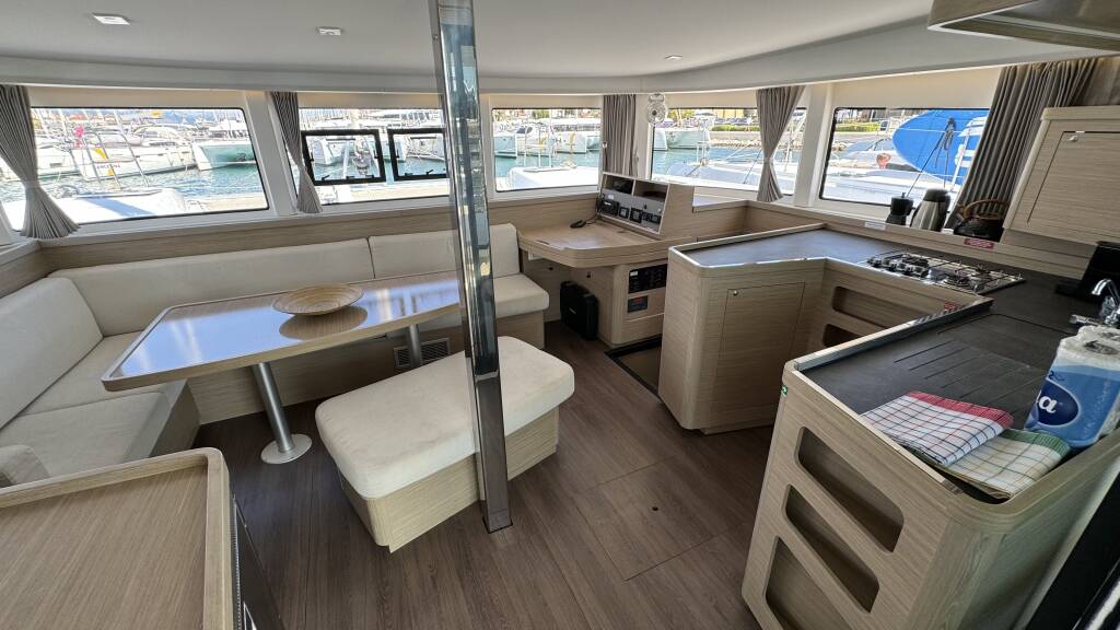 Lagoon 42 Skylight