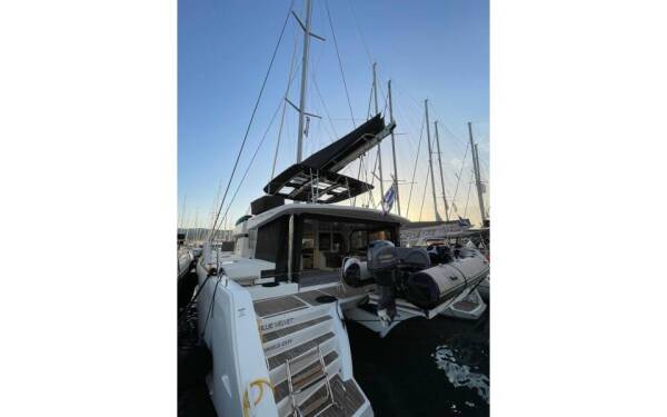 Lagoon 52 F Blue Velvet