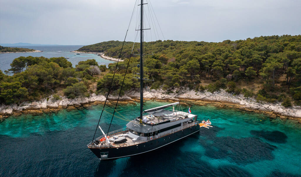 M/S Rara Avis Rara Avis