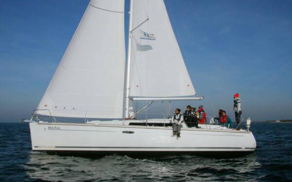 Oceanis 37 White Horse