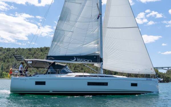 Oceanis 51.1 First Friendship