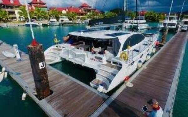 Sea-Tribe DH550 Valerie