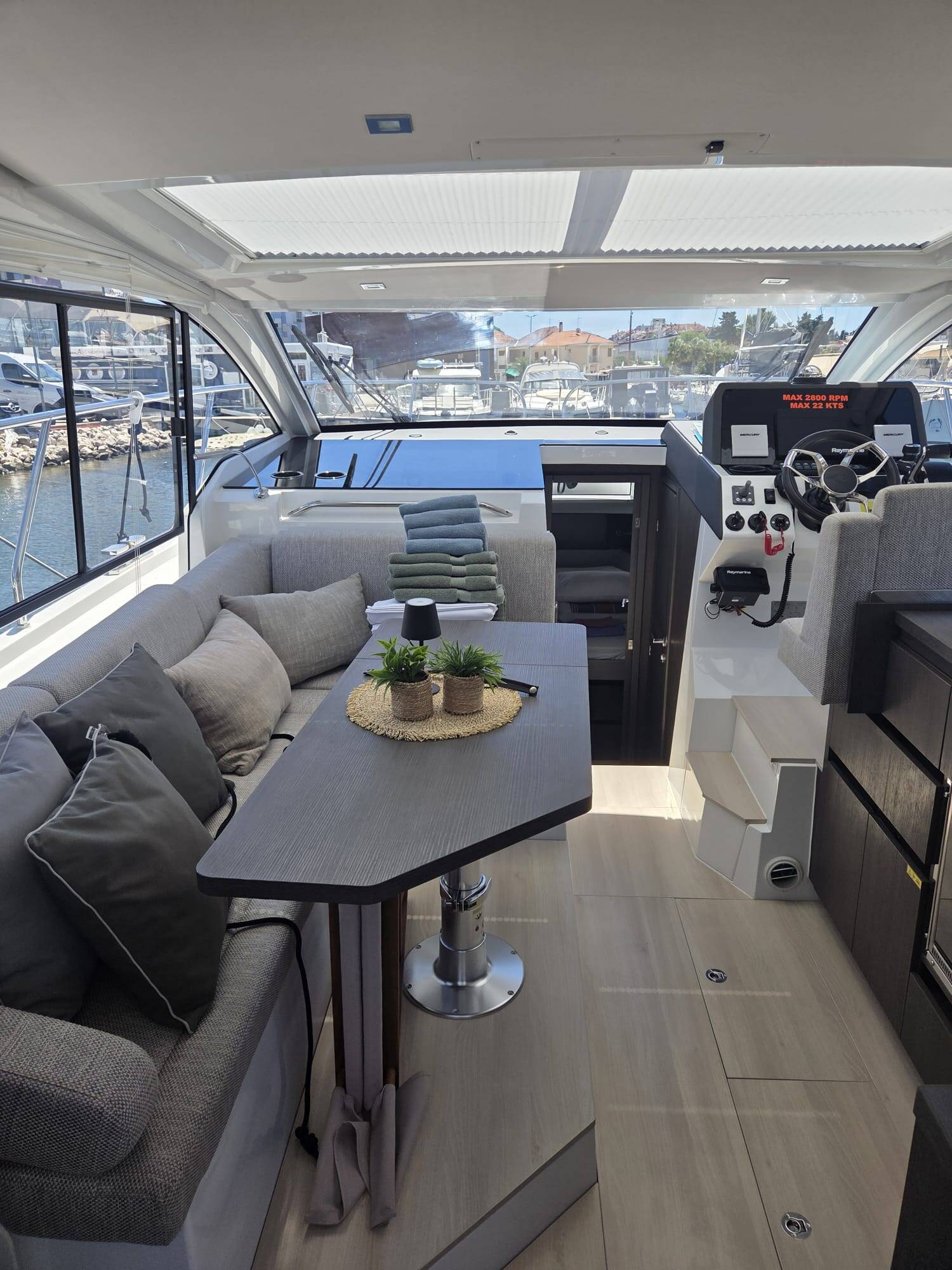 Sealine C335 Min Maity