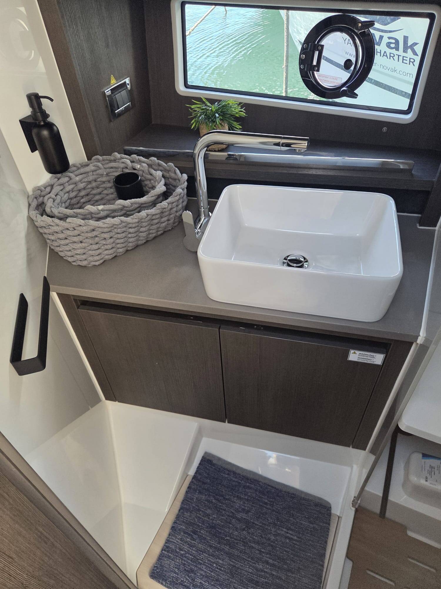 Sealine C335 Min Maity