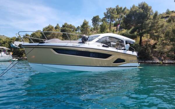 Sealine C390 Tireless