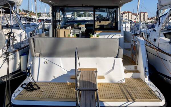 Sealine C390 Ecstasea