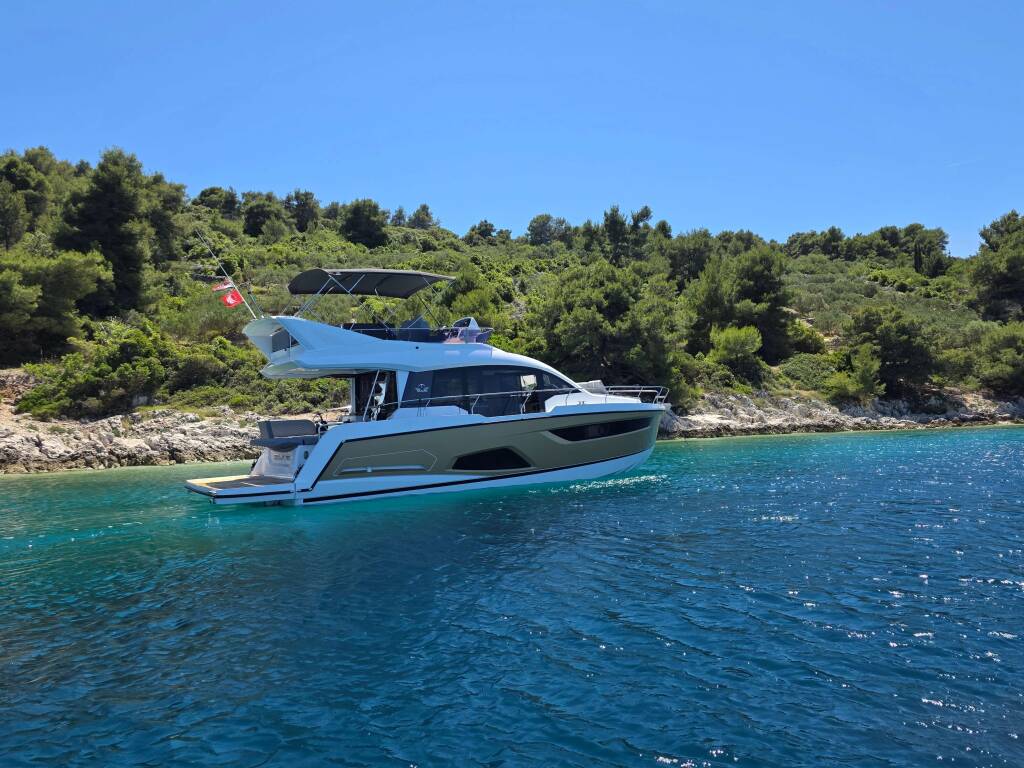 Sealine F430 Tireless Too