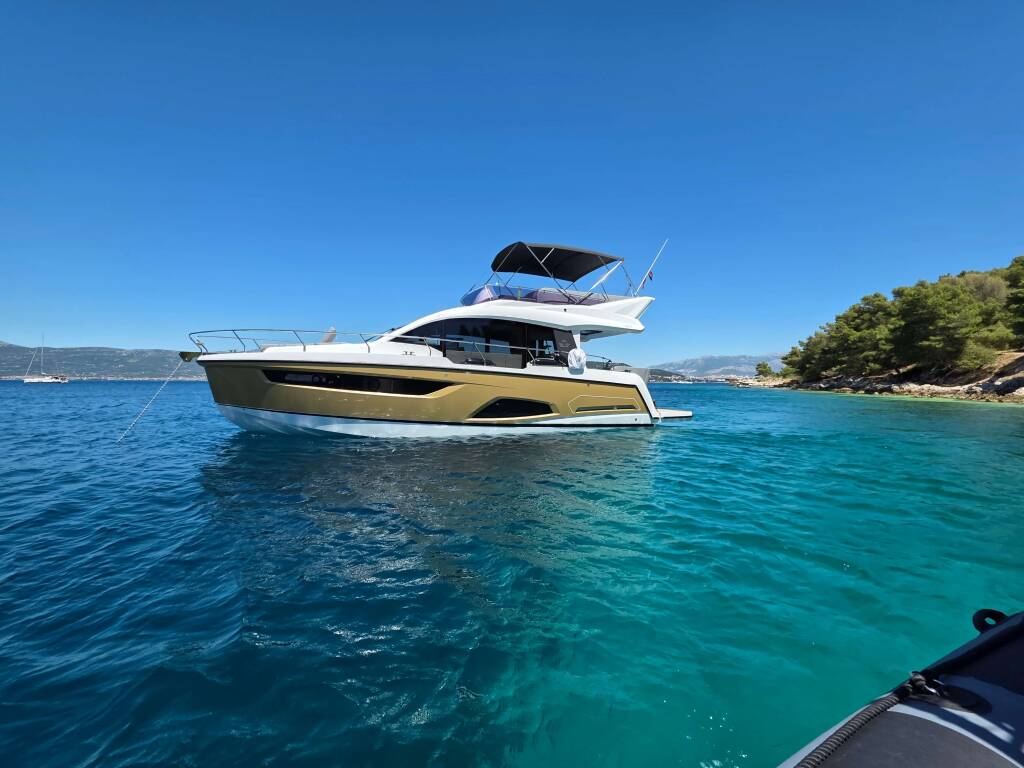 Sealine F430 Tireless Too