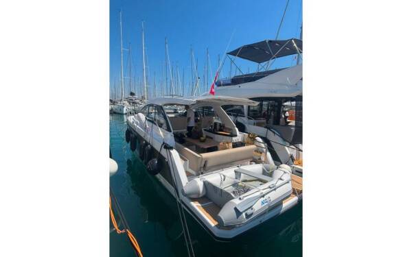 Sealine S335 Felicita