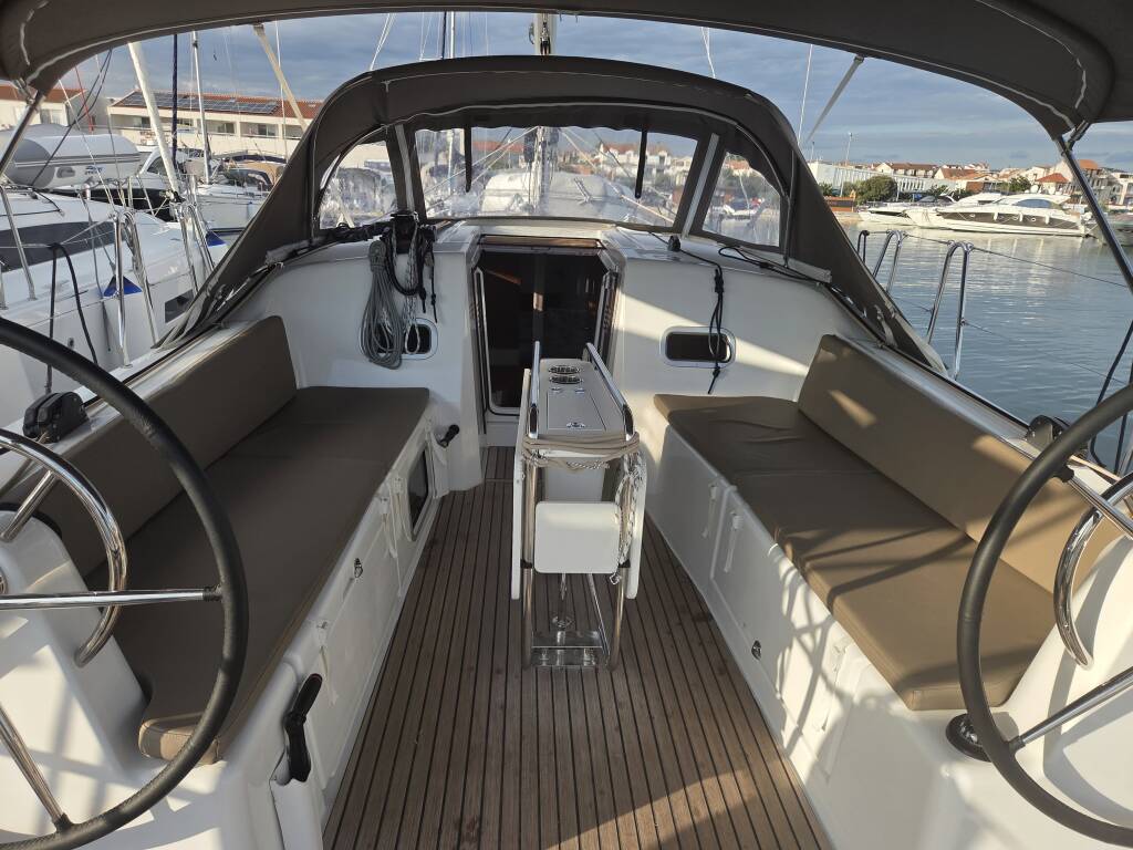 Sun Odyssey 380 Kavinton