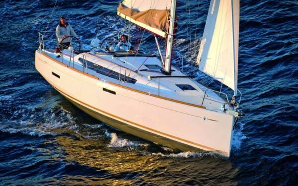 Sun Odyssey 389 Santana