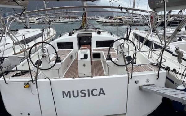 Sun Odyssey 440 Musica