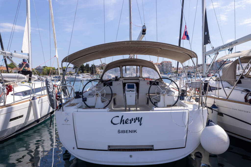Sun Odyssey 449 Cherry