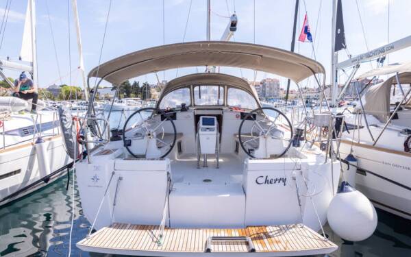 Sun Odyssey 449 Cherry