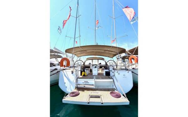 Sun Odyssey 490 Yada